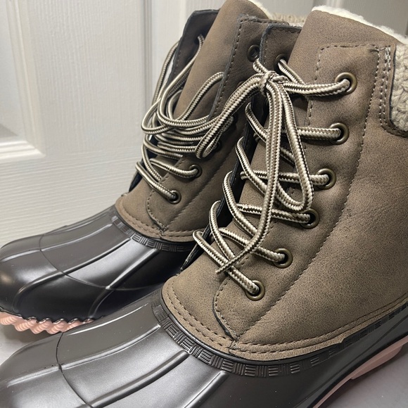 Cloudwalkers Lexi Sweater Trim Women’s Weather Boot Black & Tan 10W by Avenue - Picture 11 of 15